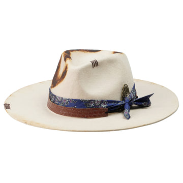 Bold Felt Hat – Minimal Silhouette, Retro-Inspired Hardware